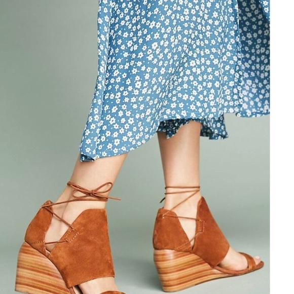 Kelsi Dagger Brooklyn River Wedge 7 - Picture 2 of 8